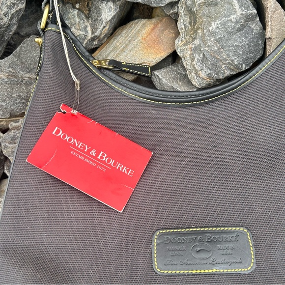 Dooney & Bourke Handbags - NEW Dooney & Bourke purse